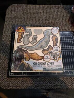Jurassic World Dominion Wood Dinosaur Activity - Build, Stickers, Store - New 3+